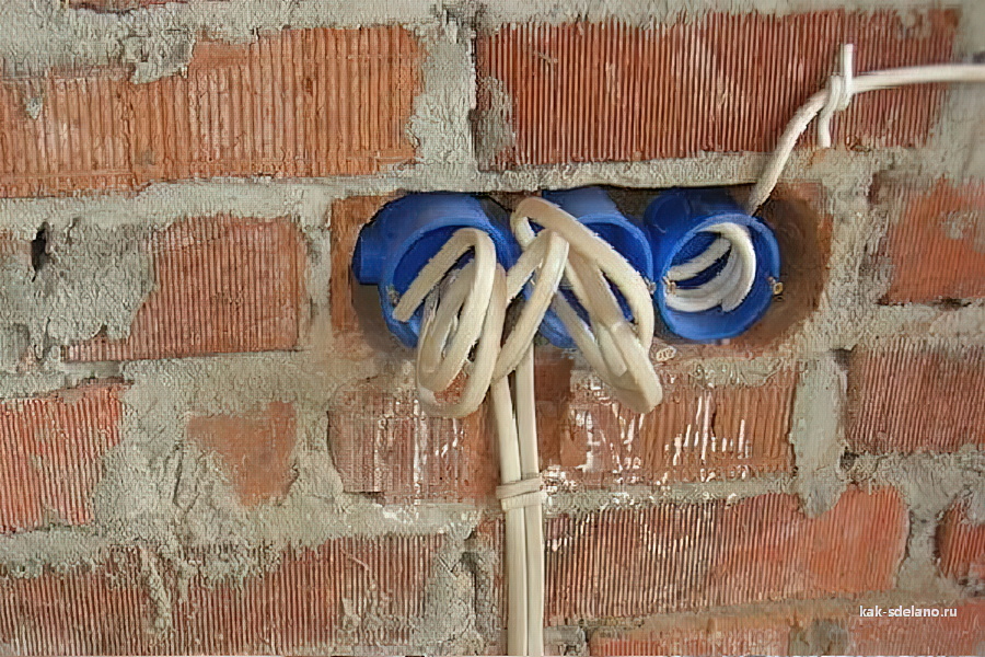 Монтаж подрозетника в кирпич